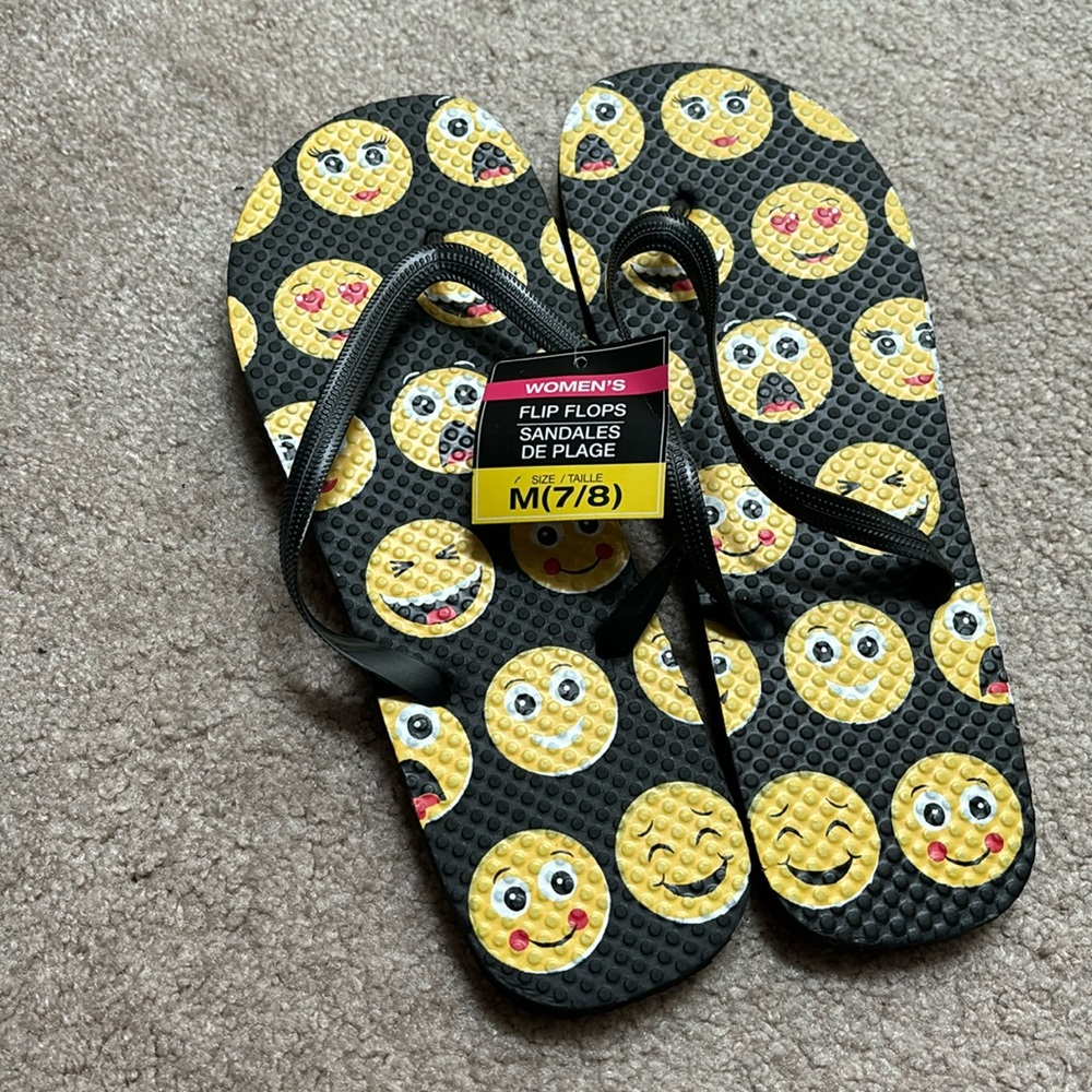Smiley Face Flip Flops Size M (7/8)